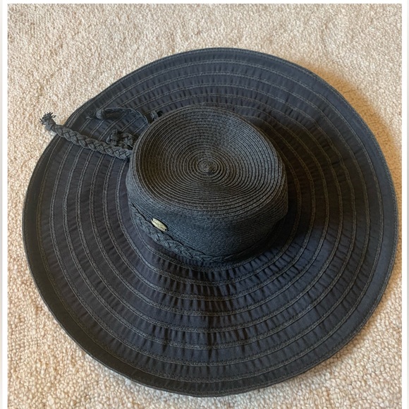 SUN & SAND 🌴 Black Wide rimmed sun hat - Picture 1 of 4